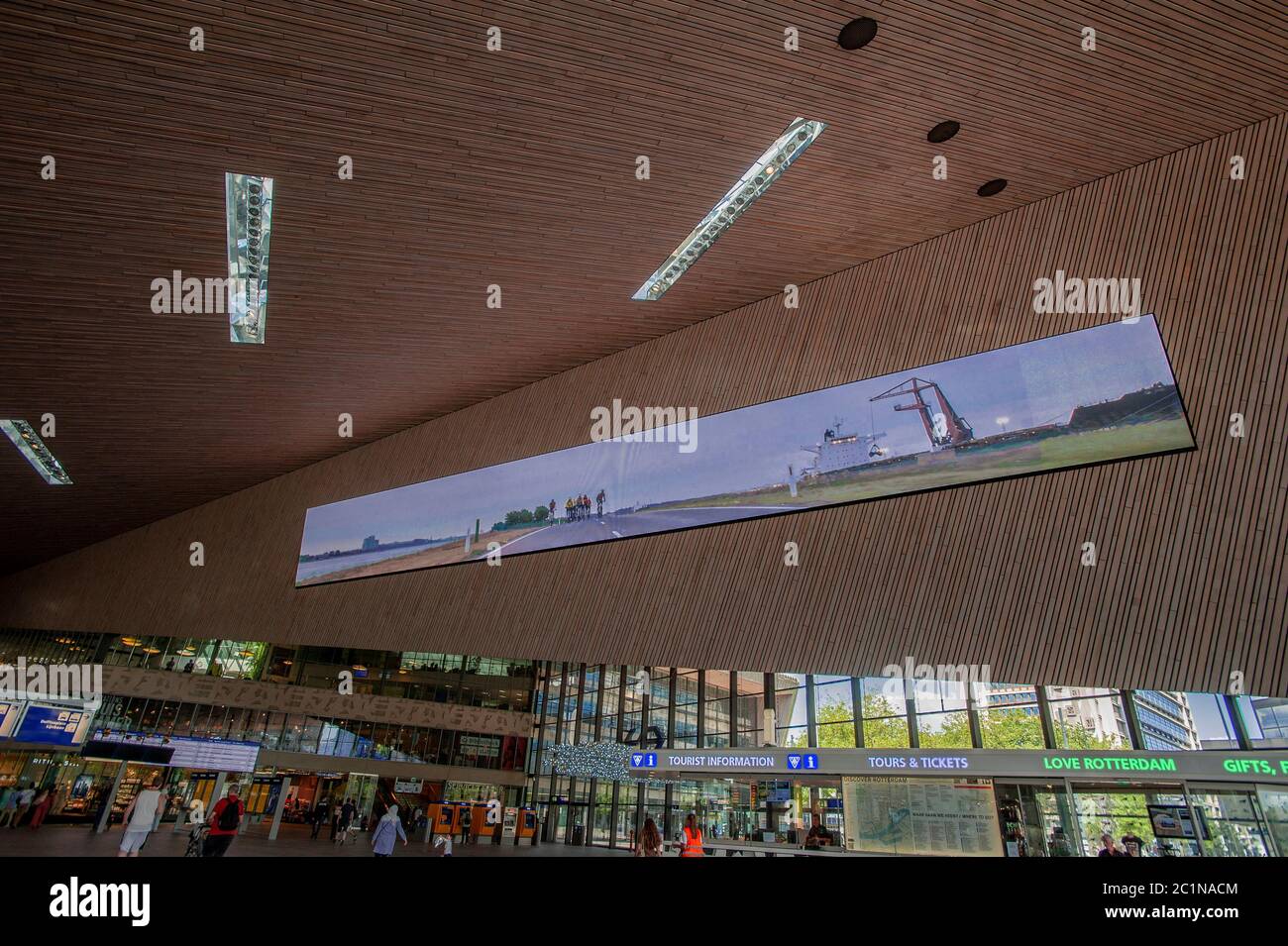 Rotterdam Hauptbahnhof, Rotterdam, Niederlande. Design Start: 2003. Baubeginn: 2007. Fertigstellung: 2014. Kunde: Gemeinschaftswerken Ro Stockfoto