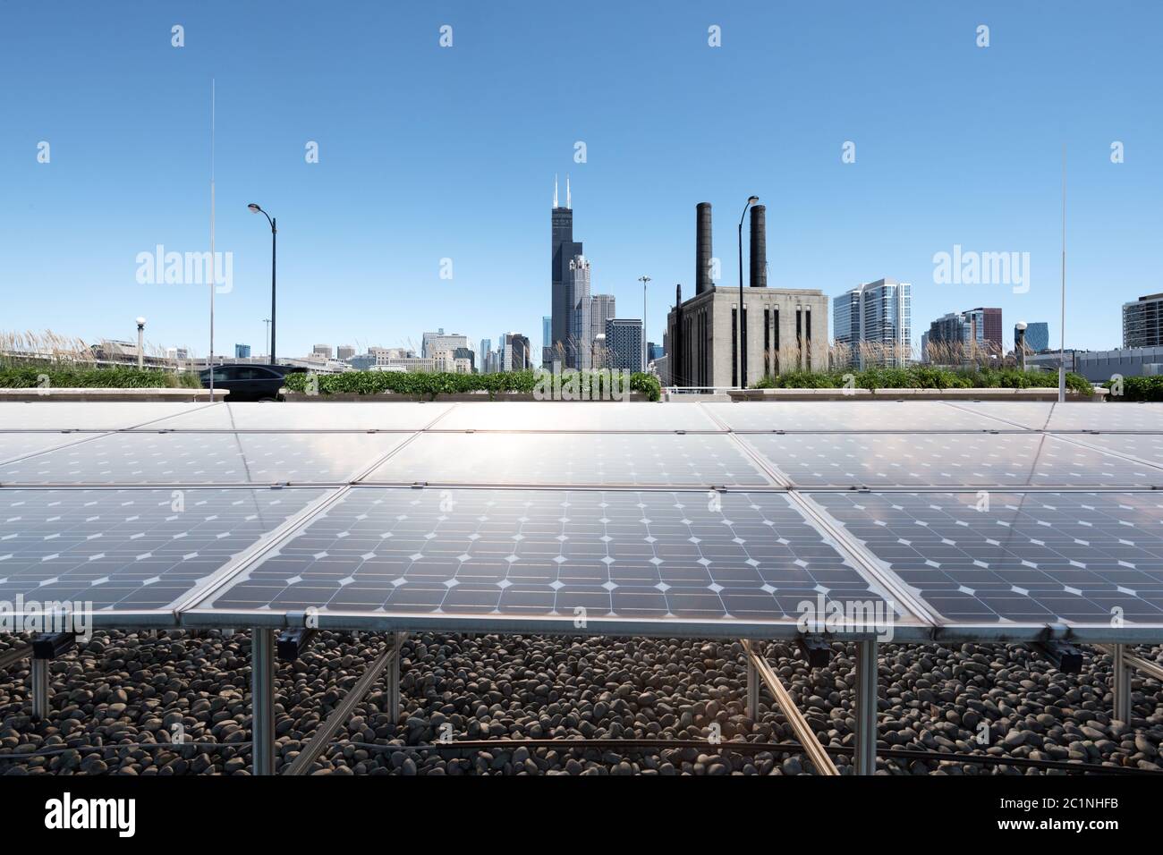 Solarenergie in der modernen Stadt Stockfoto