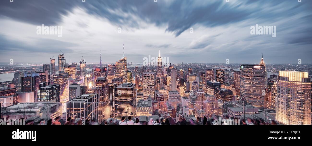Luftbild Skyline der modernen Stadt New york bei Nacht Stockfoto