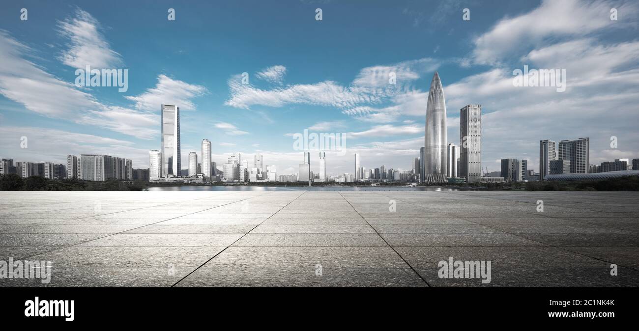 Leerer Boden mit modernem Stadtbild shenzhen Stockfoto