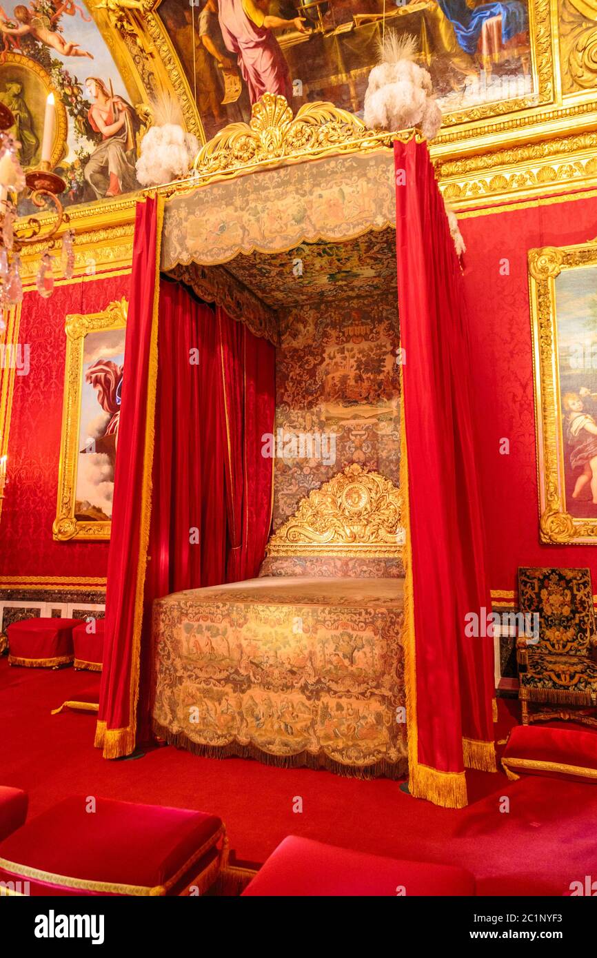 Paris, Frankreich, März 28 2017: Im roten Schlafsaal im Schloss Versailles bei Paris Stockfoto