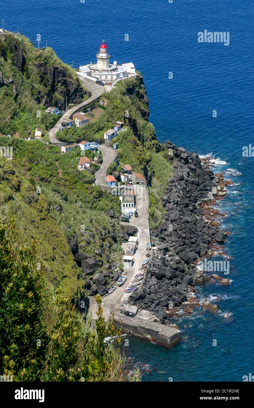 Leuchtturm Farol do Arnel auf der Insel Sao Miguel, Azoren Stockfoto