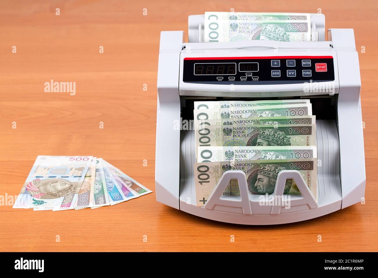 Polnischer Zloty in einer zählmaschine Stockfoto