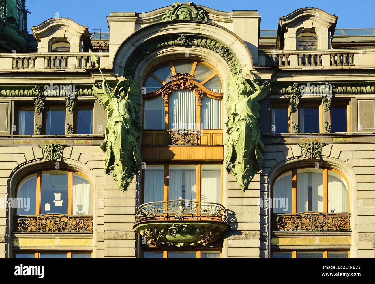 Fragment der architektonischen Gestaltung der Fassade im Jugendstil im Singer Haus Stockfoto