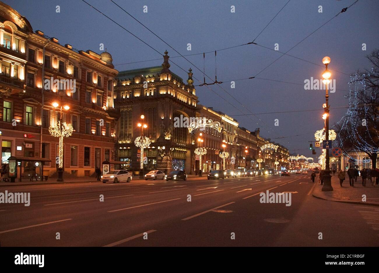 Weihnachtsdekoration der Stadt St. Petersburg mit elektrischen Leuchten Stockfoto
