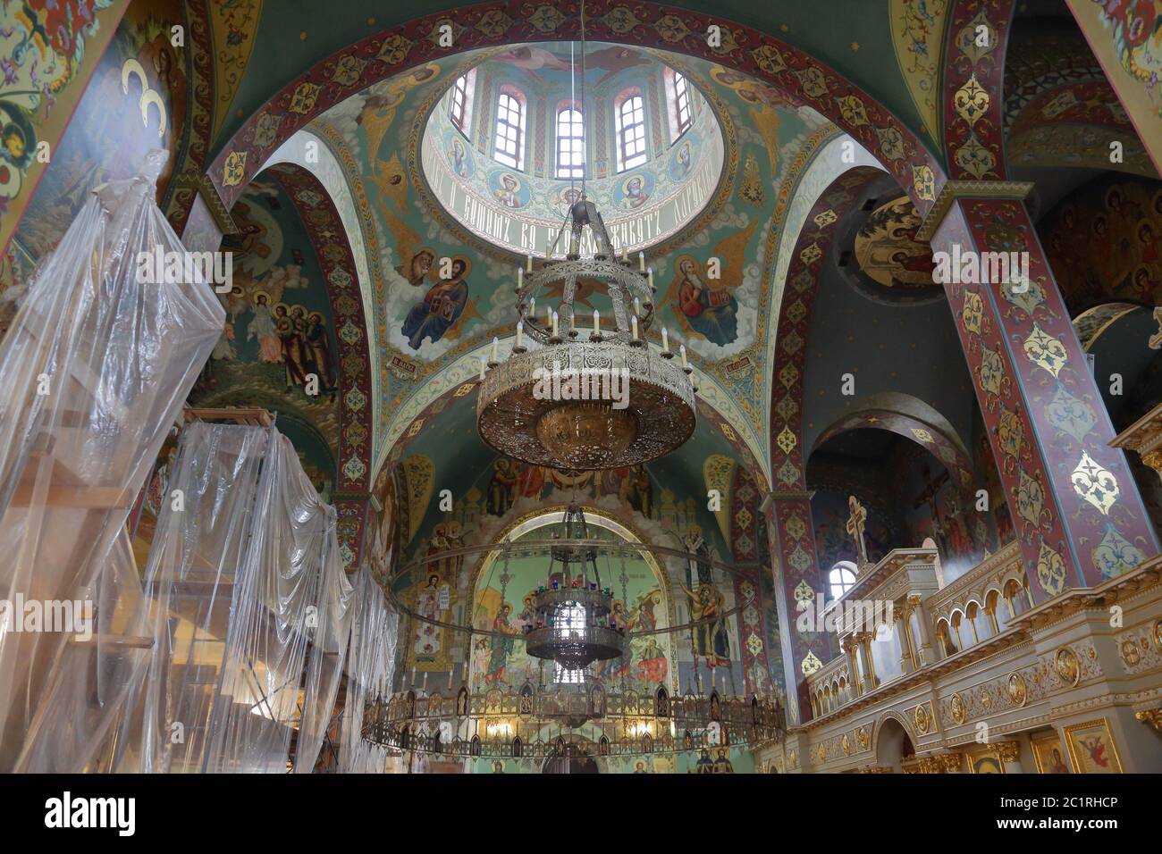 PJATIGORSK, RUSSLAND - 25. DEZEMBER 2018: Innenraum der Spasski Kathedrale. Gegründet 1845 Stockfoto