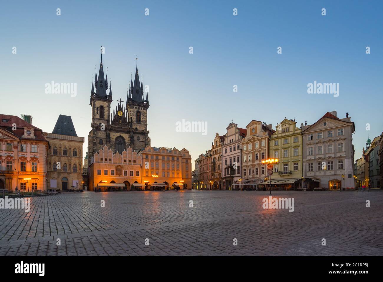 Prager Altstadtplatz mit Blick auf die Tyn Kirche in Tschechien Stockfoto