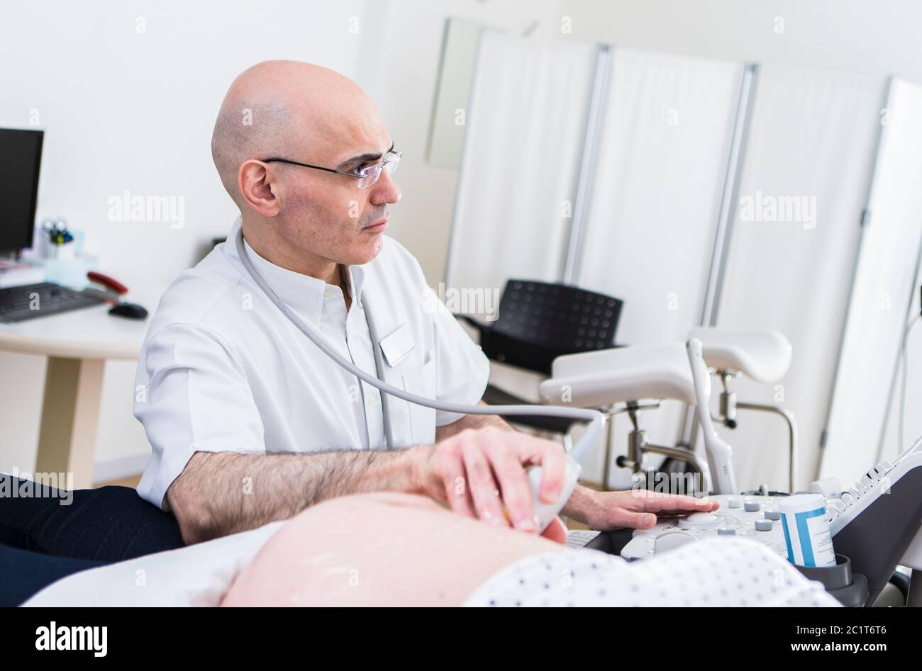 Ultraschalluntersuchung eines Patienten Stockfoto