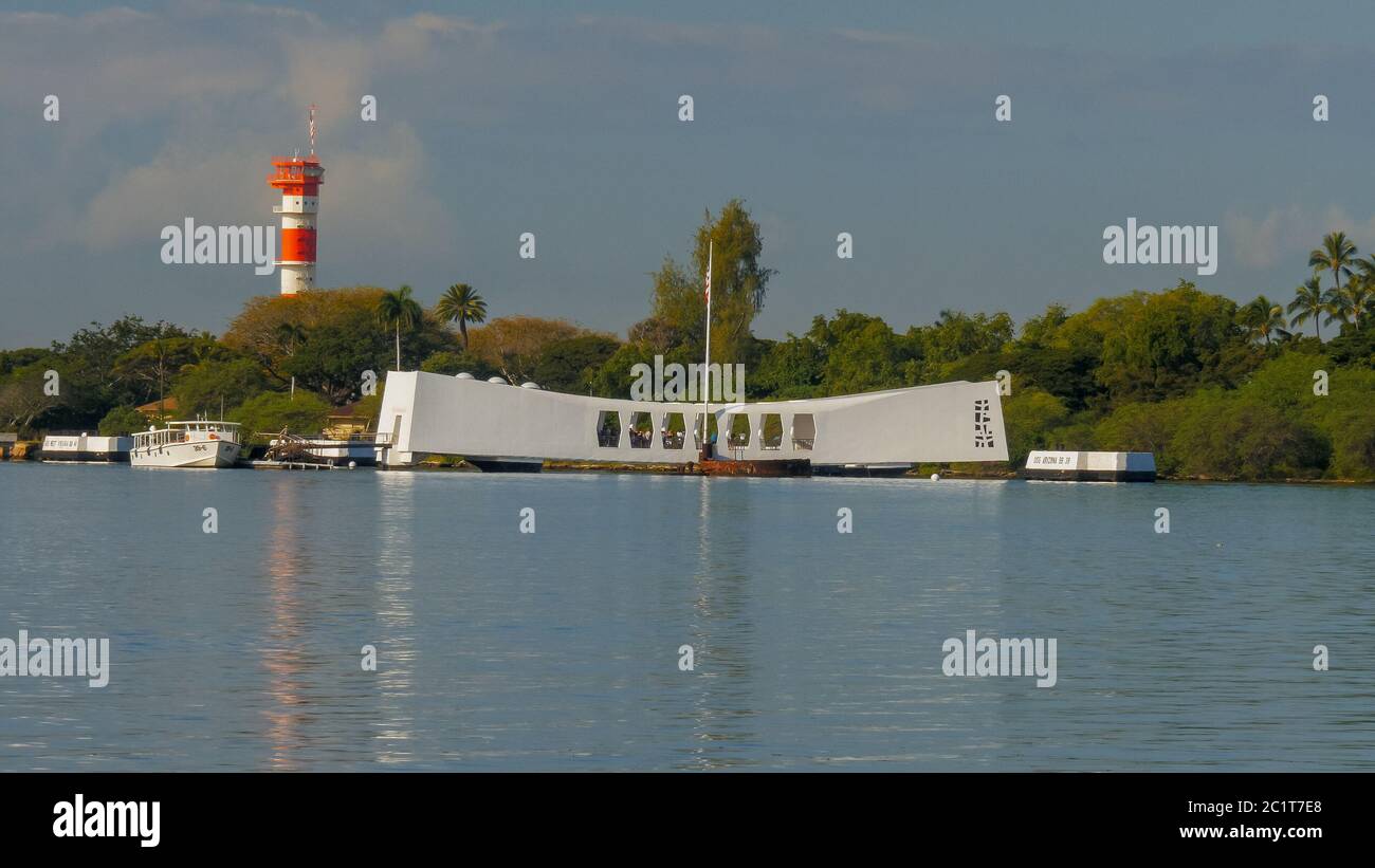 PEARL HARBOR, VEREINIGTE STAATEN VON AMERIKA - JANUAR 12 2015: Am frühen Morgen Reflexionen des arizona Memorial in Pearl Harbor Stockfoto