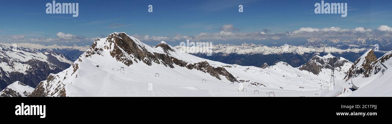 Panoramabild des 3029m hohen Kitzsteinhorns auf den Gipfeln des Nationalparks hohe Tauern in Österreich Stockfoto