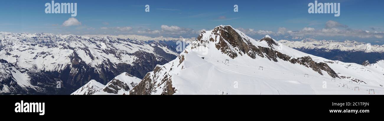 Panoramabild des 3029m hohen Kitzsteinhorns auf den Gipfeln des Nationalparks hohe Tauern in Österreich Stockfoto