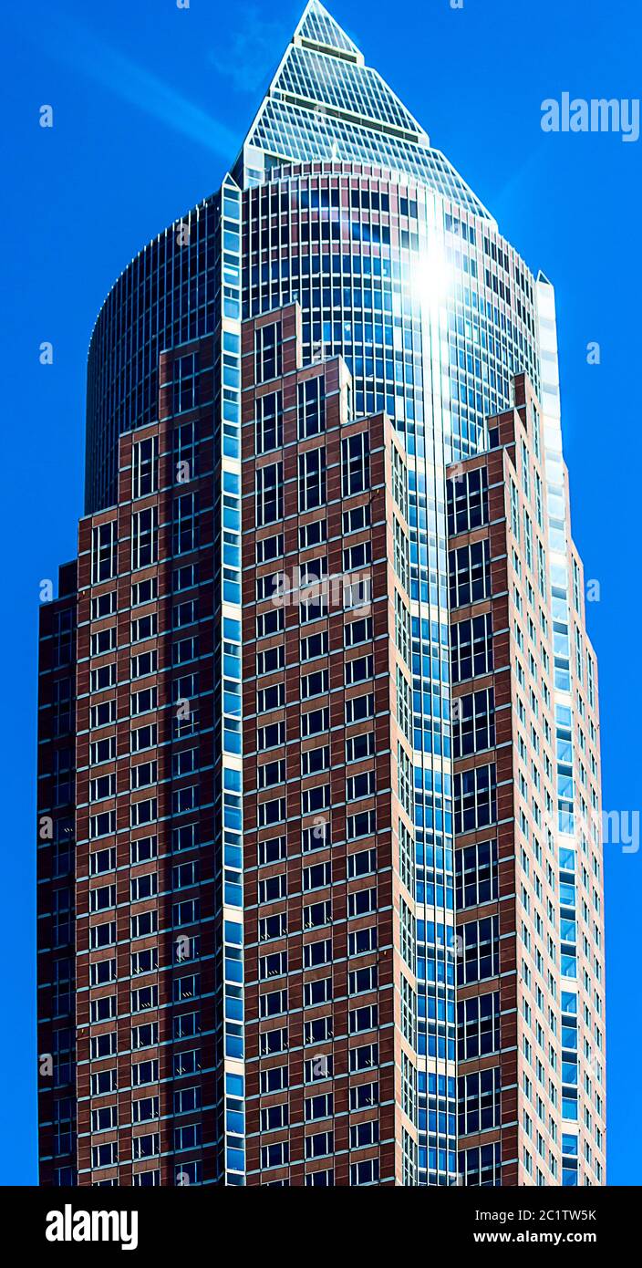 Frankfurt am Main, Deutschland - der Messeturm - 63-stöckiger Messeturm, der aufgrund seiner Form als Bleistift bezeichnet wird. Stockfoto