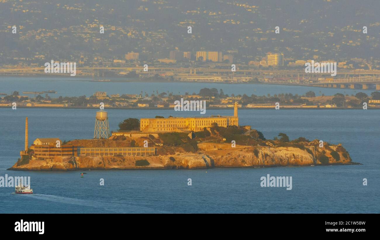 Nahaufnahme der Insel Alcatraz in San Francisco, Kalifornien von der Batterie Spencer Stockfoto