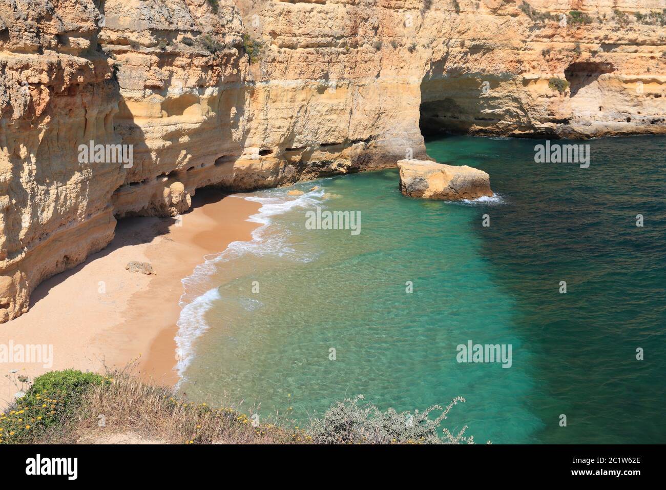 Portugal Strandlandschaft an der Algarve. Marinha Beach Area - Praia do Buraco. Stockfoto