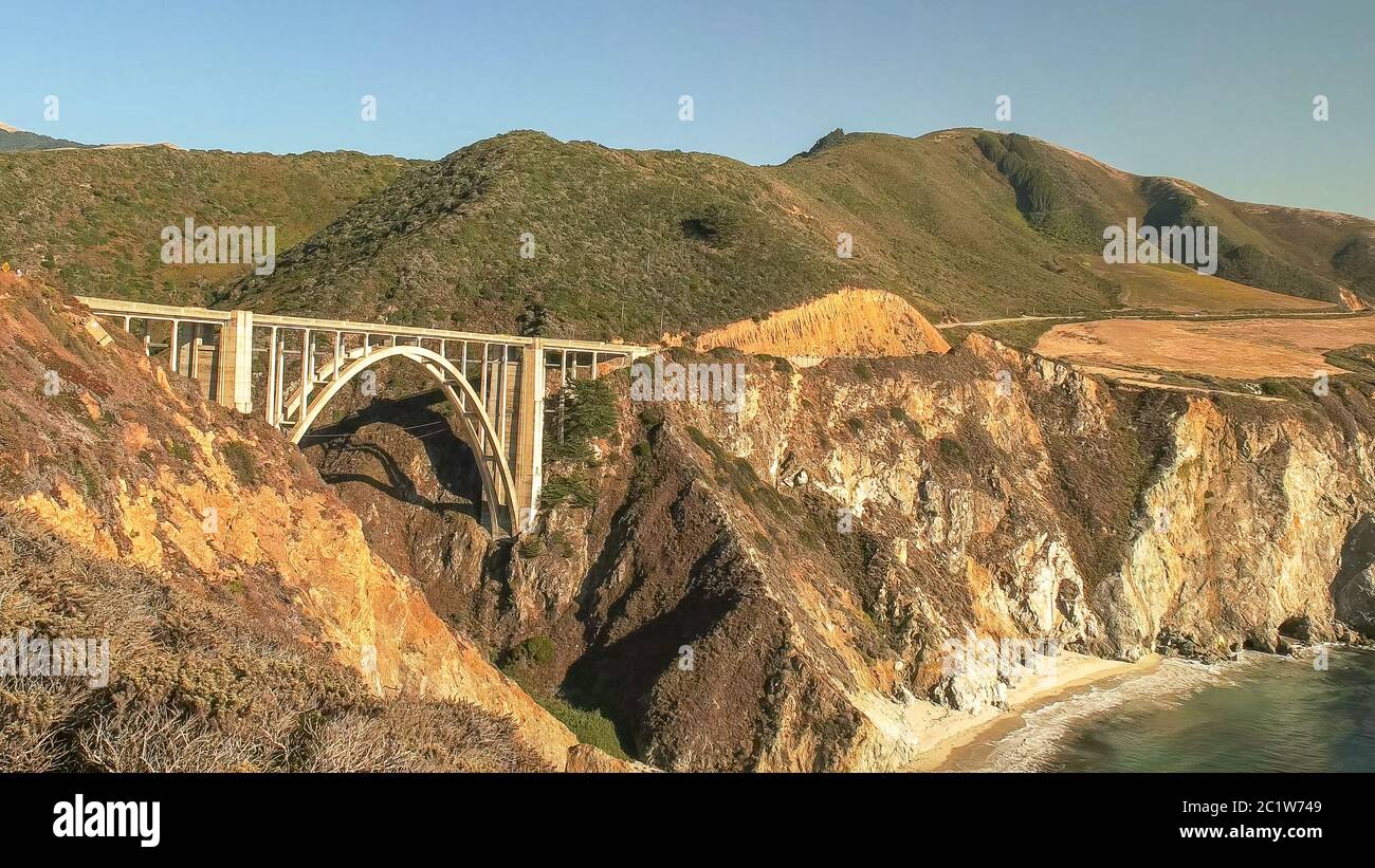 Ein von bixby Bridge auf dem Highway 1 entlang der Küste von Big Sur Stockfoto