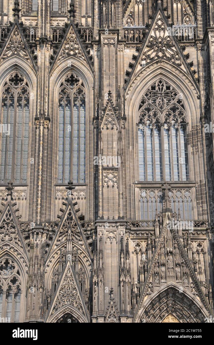Fassade des Kölner Doms Stockfoto