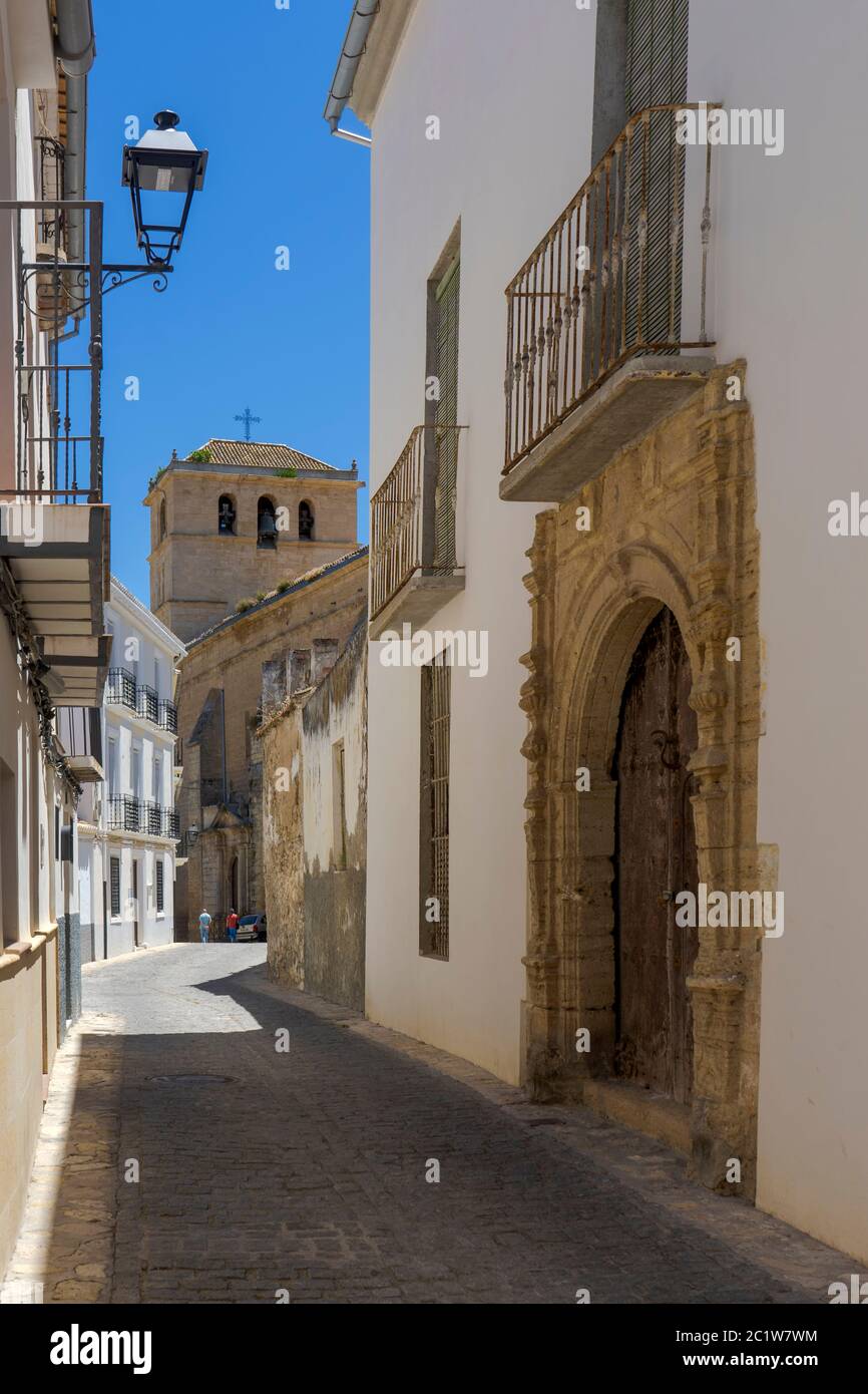 Spazieren Sie durch die schönen Straßen von Alhama de Granada, Spanien Stockfoto