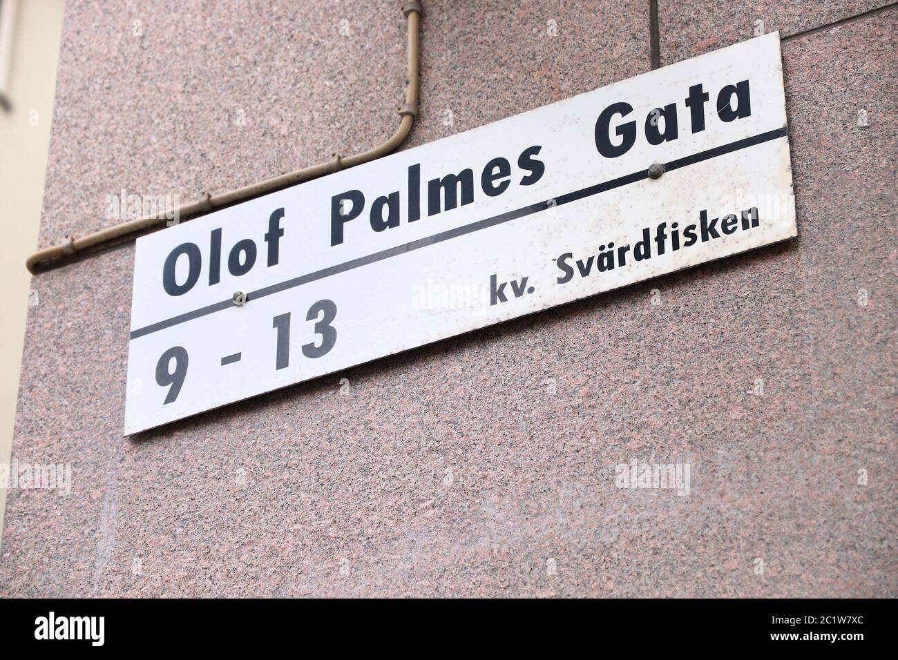 STOCKHOLM, SCHWEDEN - 22. AUGUST 2018: Olof Palmes Gata (Olof Palme Street) erinnert an den ermordeten schwedischen Premierminister in Stockholm. Stockfoto
