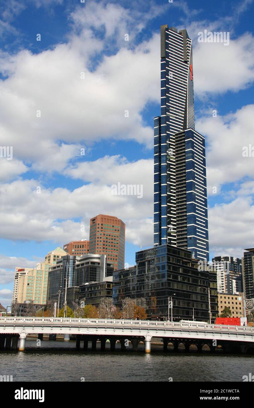 MELBOURNE, AUSTRALIEN - 9. FEBRUAR 2008: Eureka Tower Wolkenkratzer in Melbourne, Australien. Der Wolkenkratzer ist 297m hoch. Es wurde von Fender Katsa entworfen Stockfoto