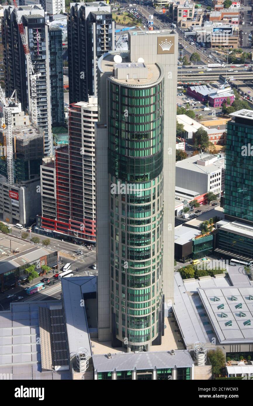 MELBOURNE, AUSTRALIEN - 9. FEBRUAR 2008: Hotel Crown Towers Wolkenkratzer in Melbourne, Australien. Es gehört Crown Resorts. Es wurde von Gr Stockfoto