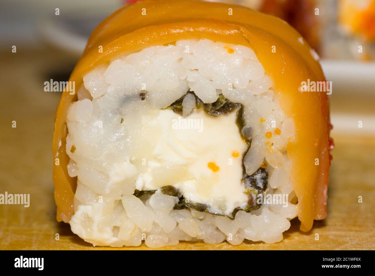 Sushi mit Lachs und Frischkäse Philadelphia Stockfoto