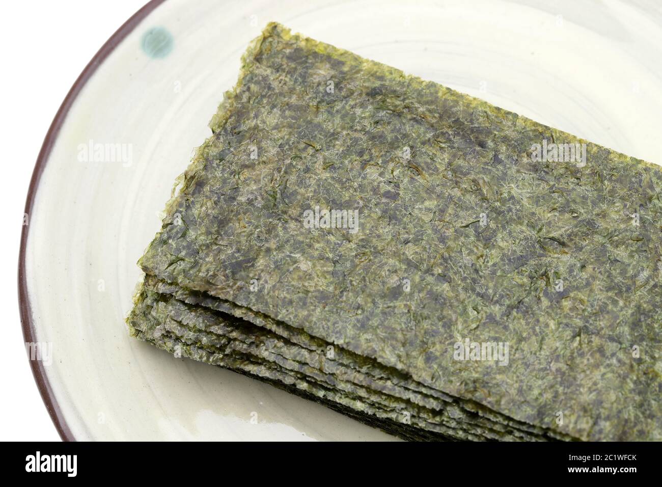 Japanisches Essen, Nori Algen trockene Blätter, die auf Platte Stockfoto