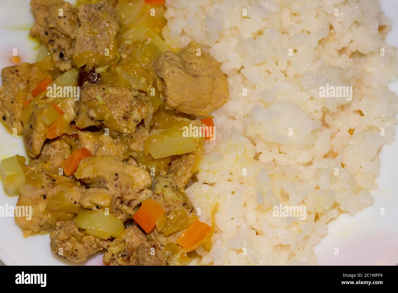 Curry auf eine weisse Platte Stockfoto
