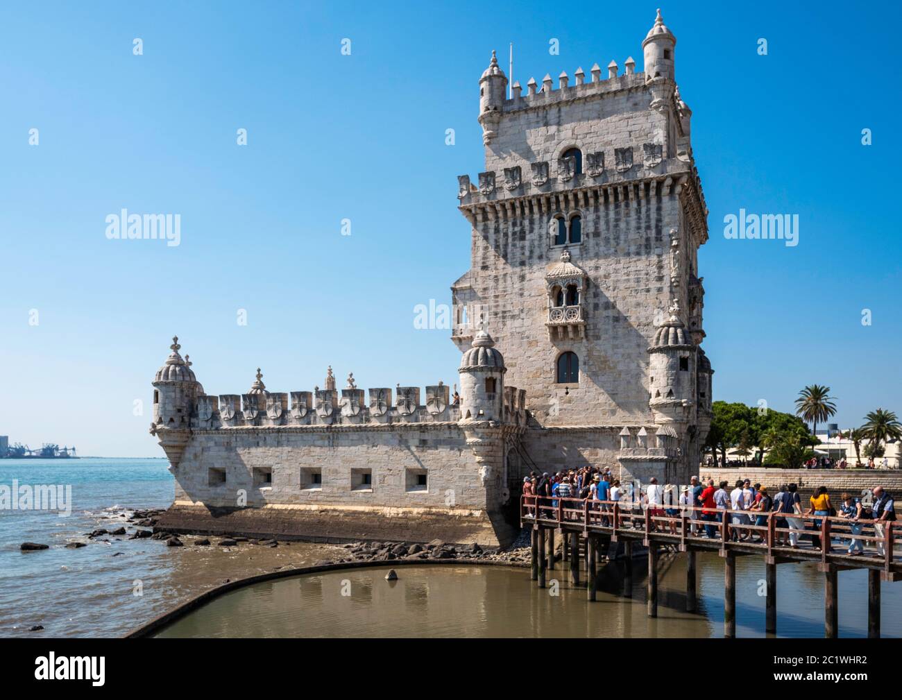 Der Belém-Turm ('Torre de Belém') ist eine Festung aus dem 16. Jahrhundert im portugiesischen manuelinischen Stil am Tejo in Belém, Lissabon, Portugal Stockfoto