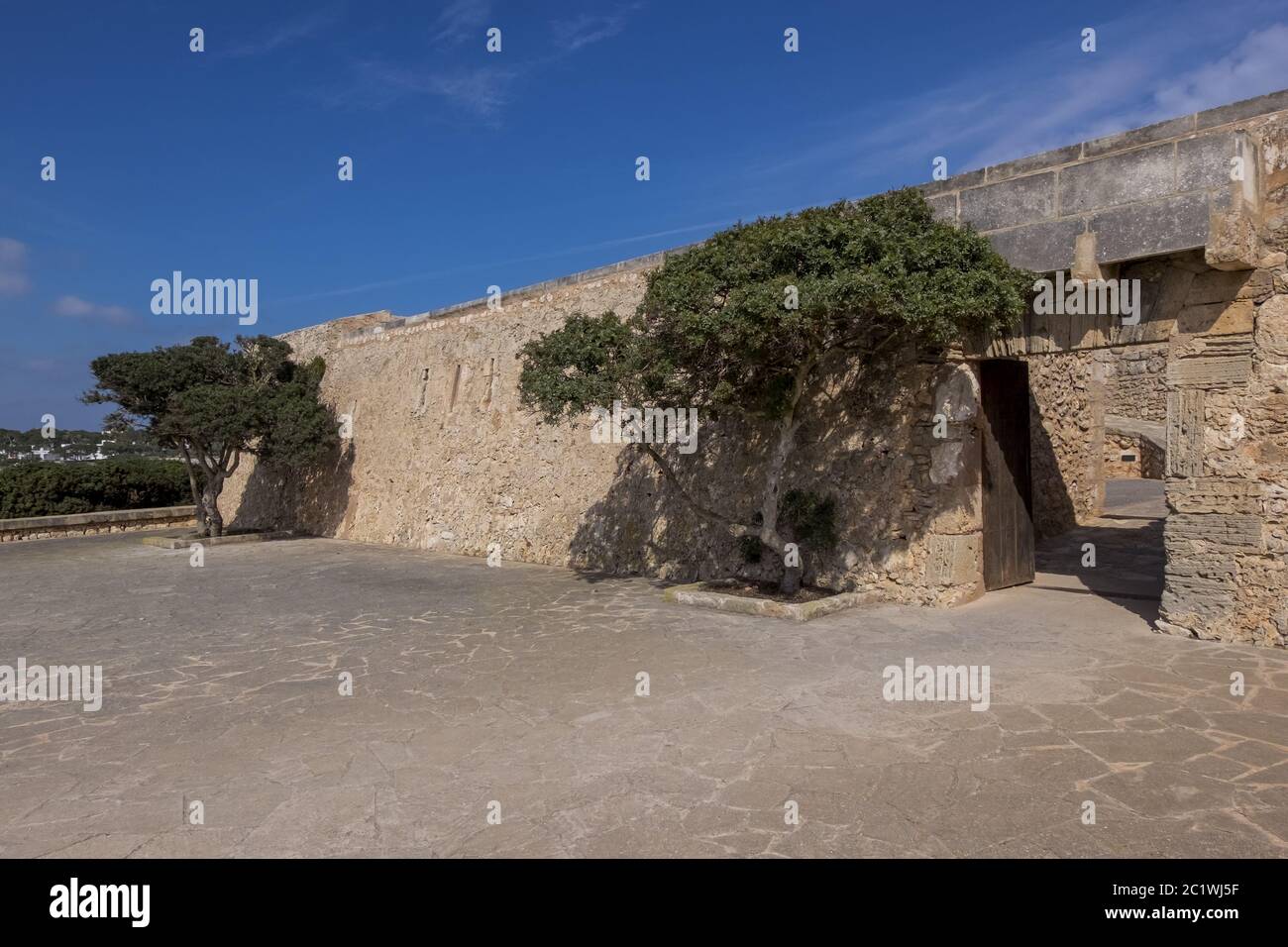 Eintritt zur Festung es Forti Stockfoto