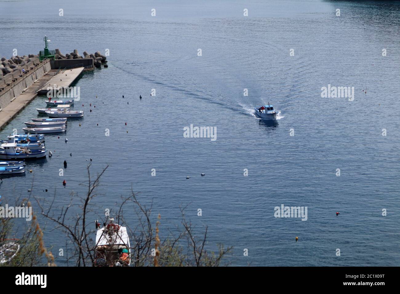 Palinuro - Barca in Arrivo al porto Stockfoto