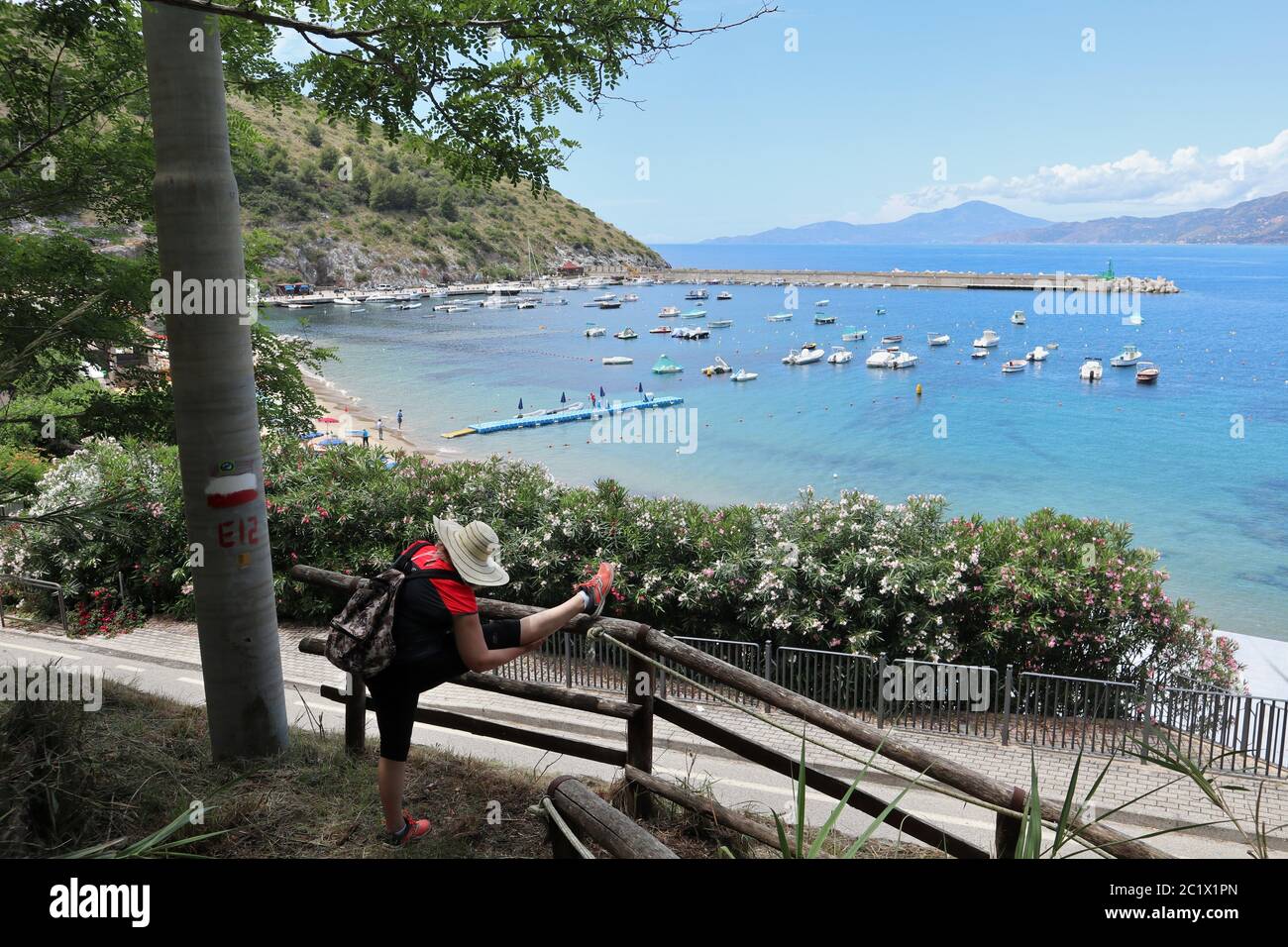 Palinuro – Escursionista al termine del sentiero della pineta Stockfoto