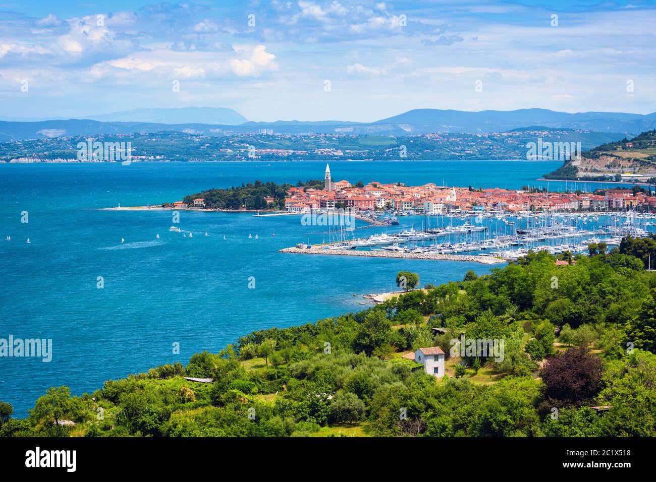 Izola, Küstenland, Slowenien. Gesamtschau aus hoch. Stockfoto