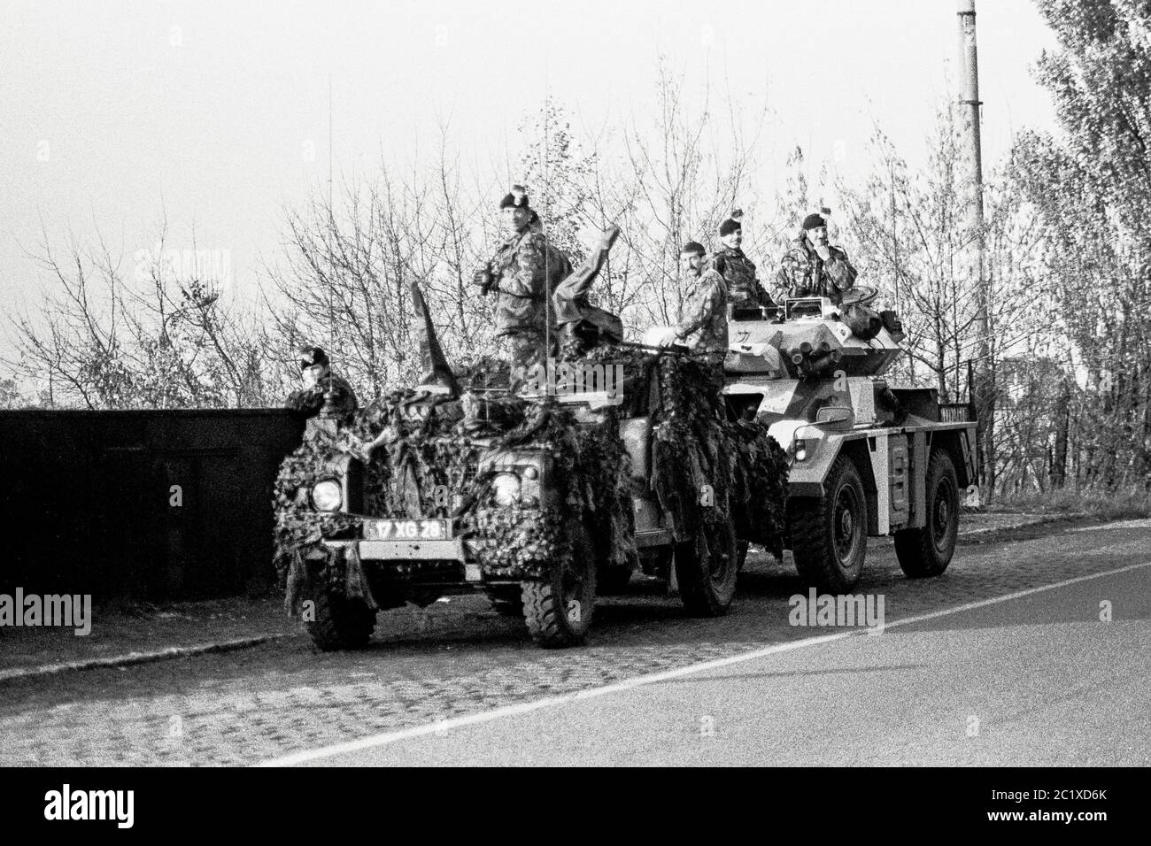 Eine britische Armee Patrouille an der Grenze zwischen Ost- und West-Berlin, aufgenommen 1983 Stockfoto
