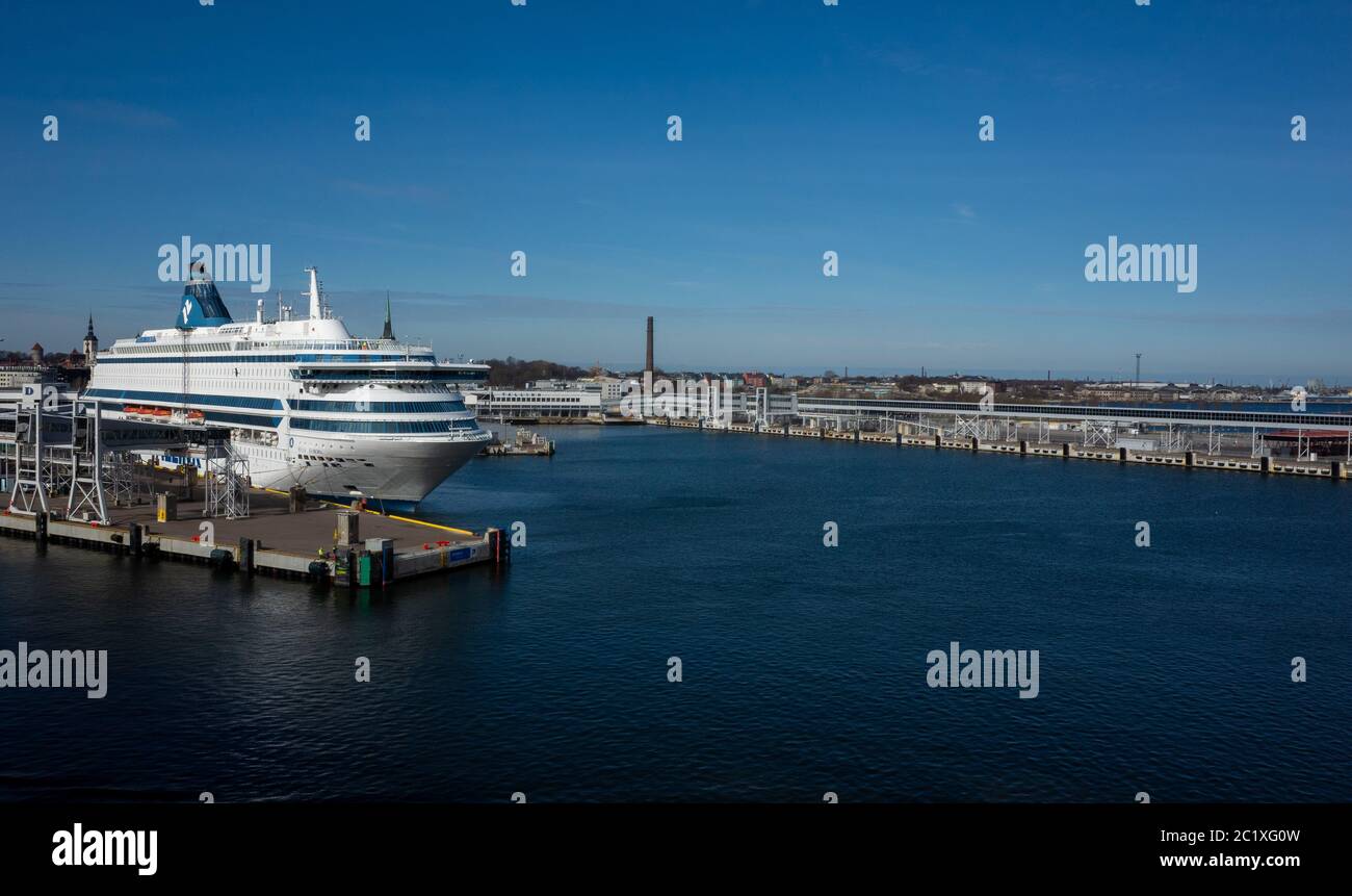 23. April 2019, Tallinn, Estland. High-speed Passagier- und Autofähre der Estnischen Versand Sorge Tallink Silja Europa im Hafen von Tallinn. Stockfoto