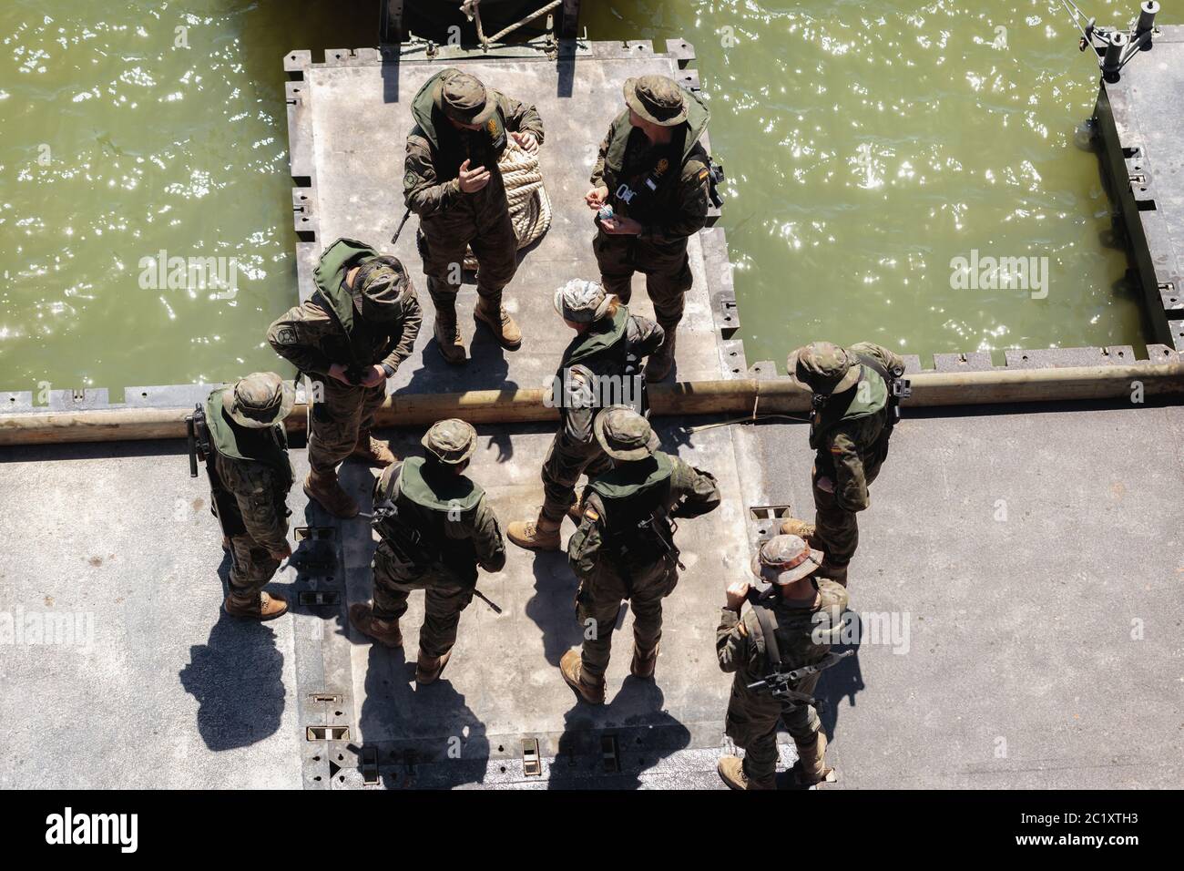 Pontonier und Engineering Specialities Regiment während der Ausstellung der spanischen Streitkräfte Tag in Sevilla, Spanien Stockfoto