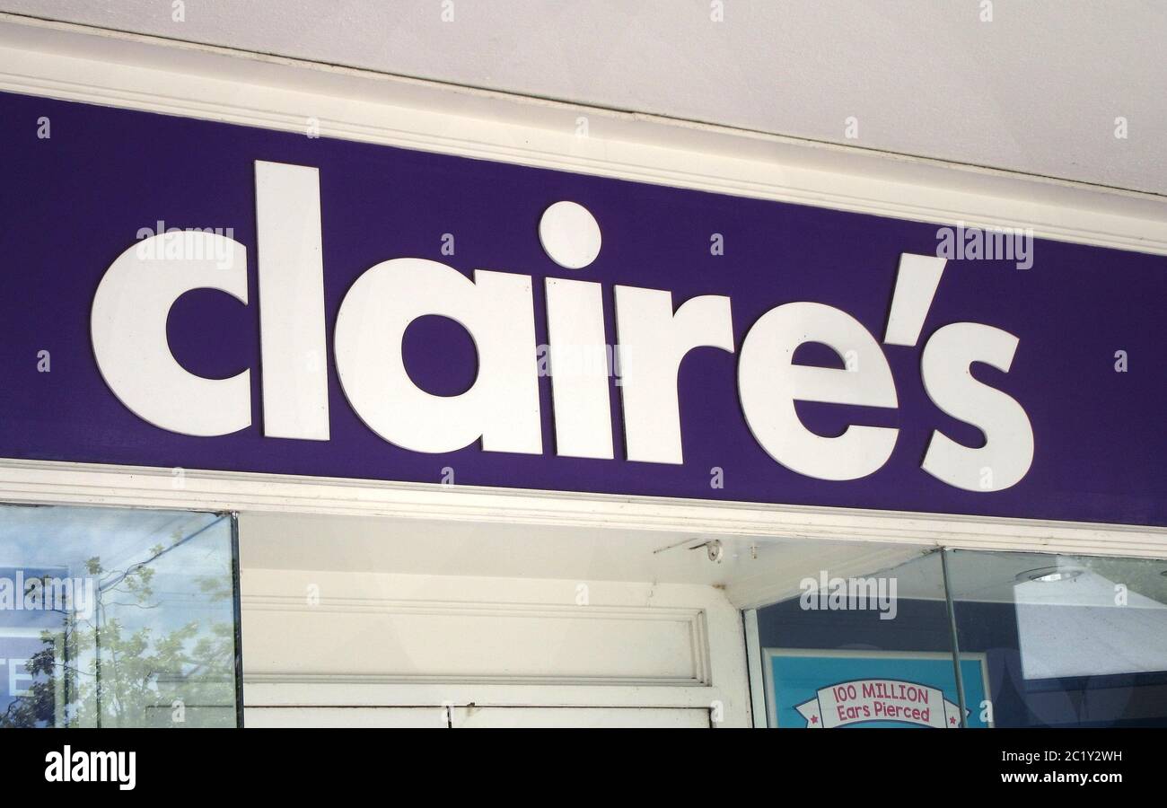 15. Juni 2020, London, Großbritannien: Claires Logo in einer ihrer Filialen. (Bild: © Keith Mayhew/SOPA Images via ZUMA Wire) Stockfoto