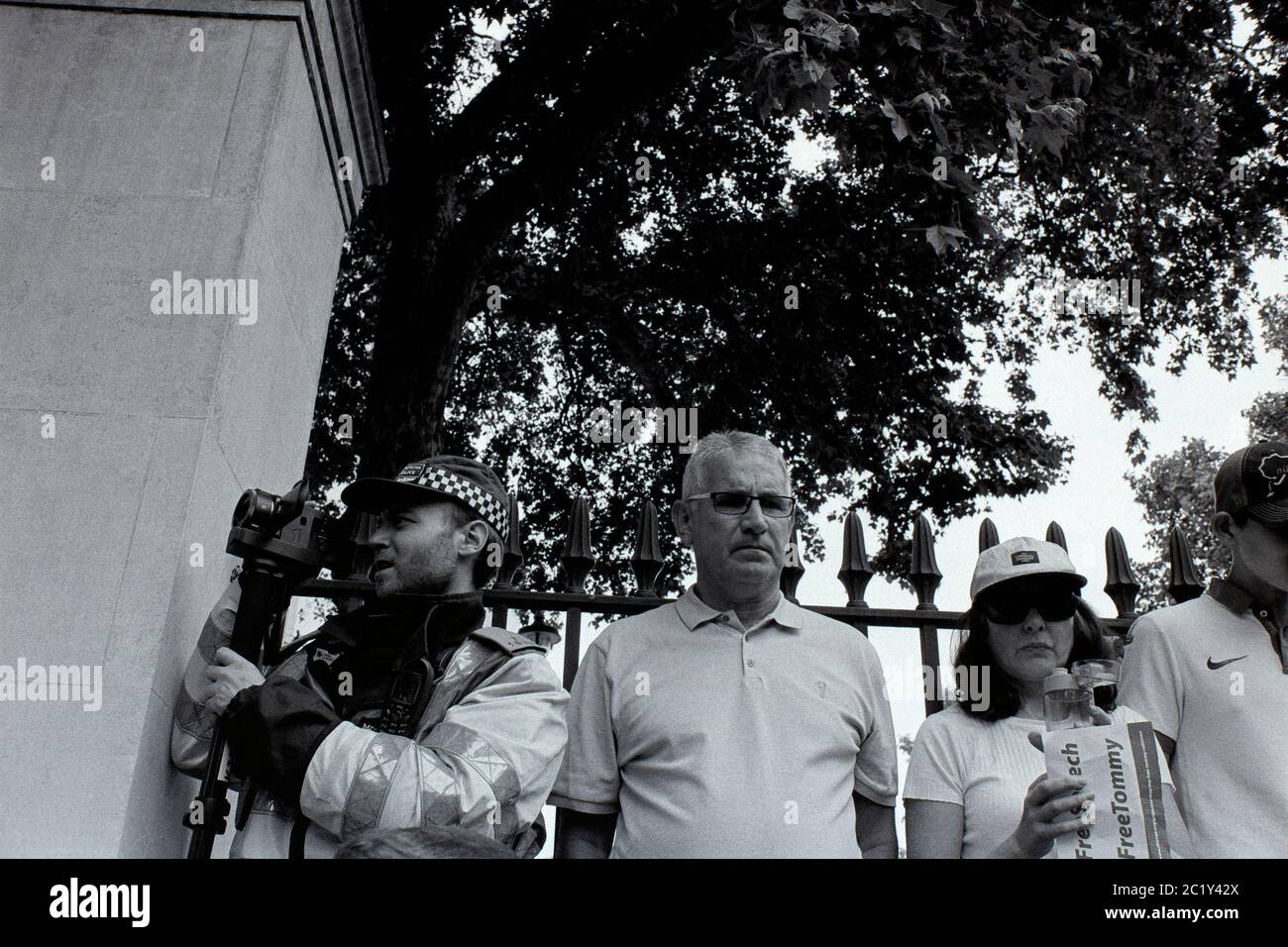 Polizei filmt bei der Free Tommy Robinson Rallye, London, Großbritannien. Juni 2018 Stockfoto