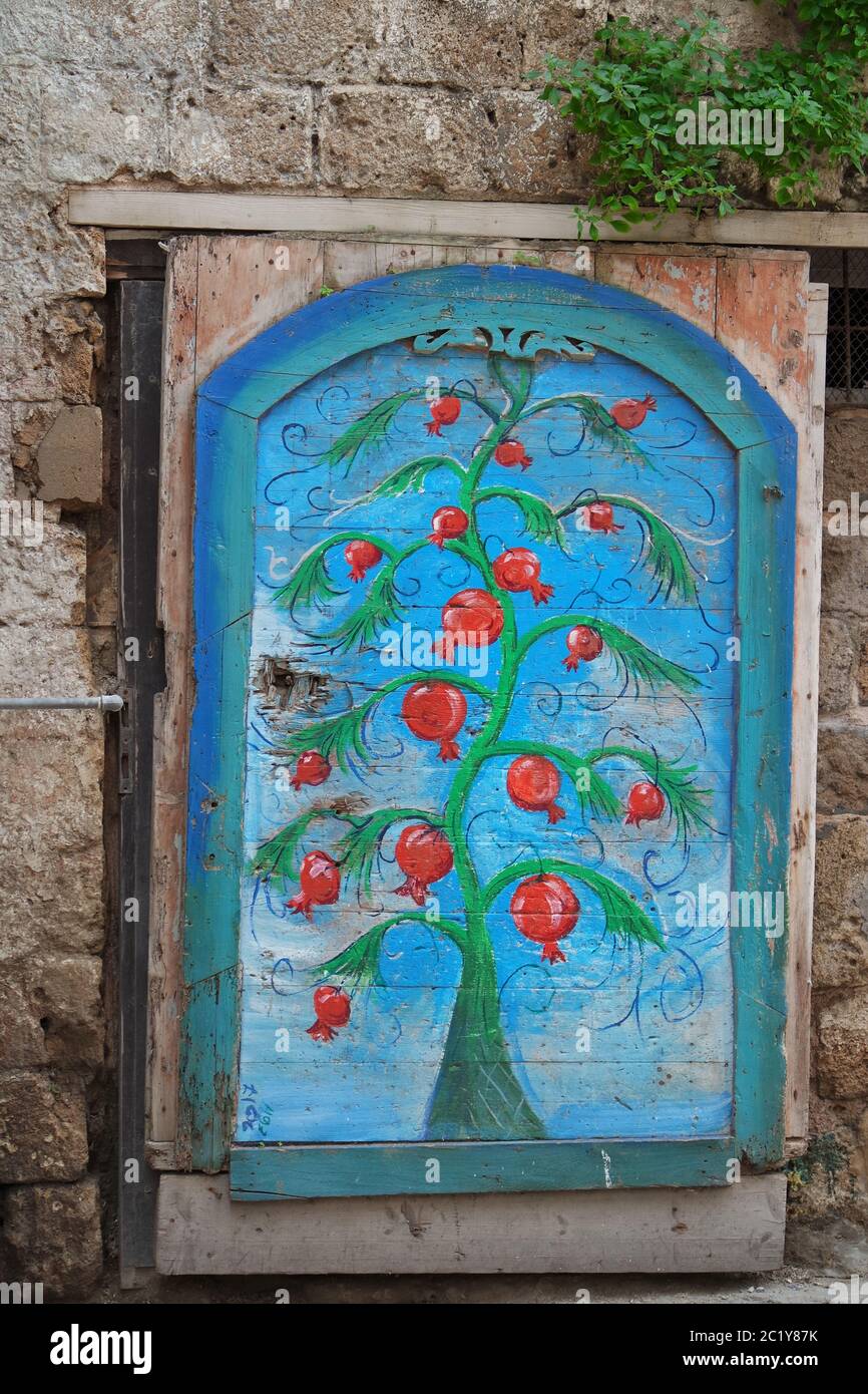 Farbenfroh Tür lackiert. Akkon, Israel Stockfoto