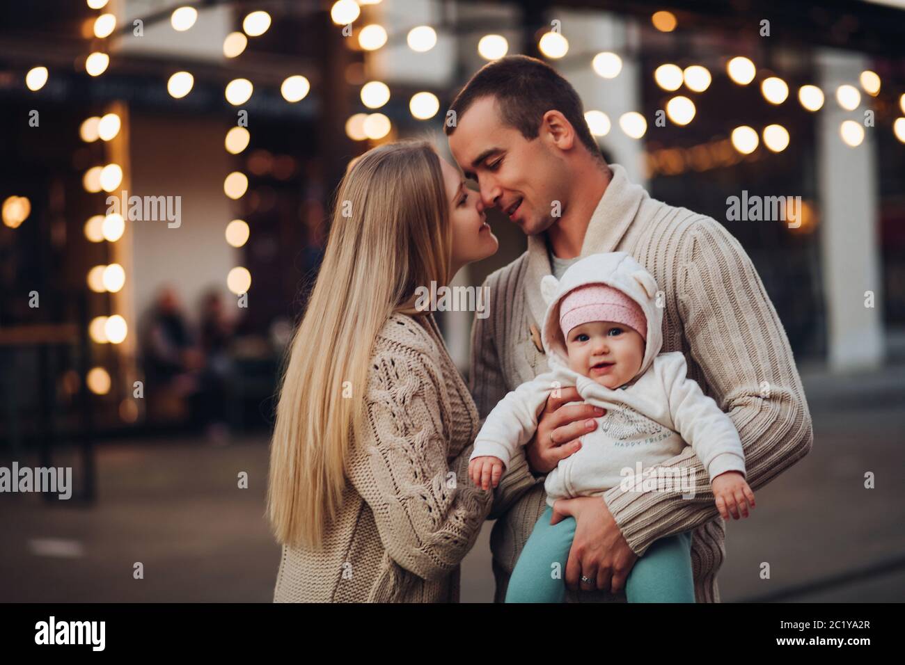 Porträt der Familie gemeinsam in Gemütlichkeit Atmosphäre. Stockfoto