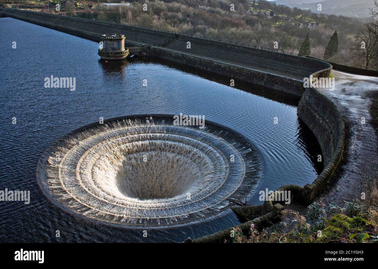 Überlauf mit Glockenhals, Ladybower Reservior Stockfoto