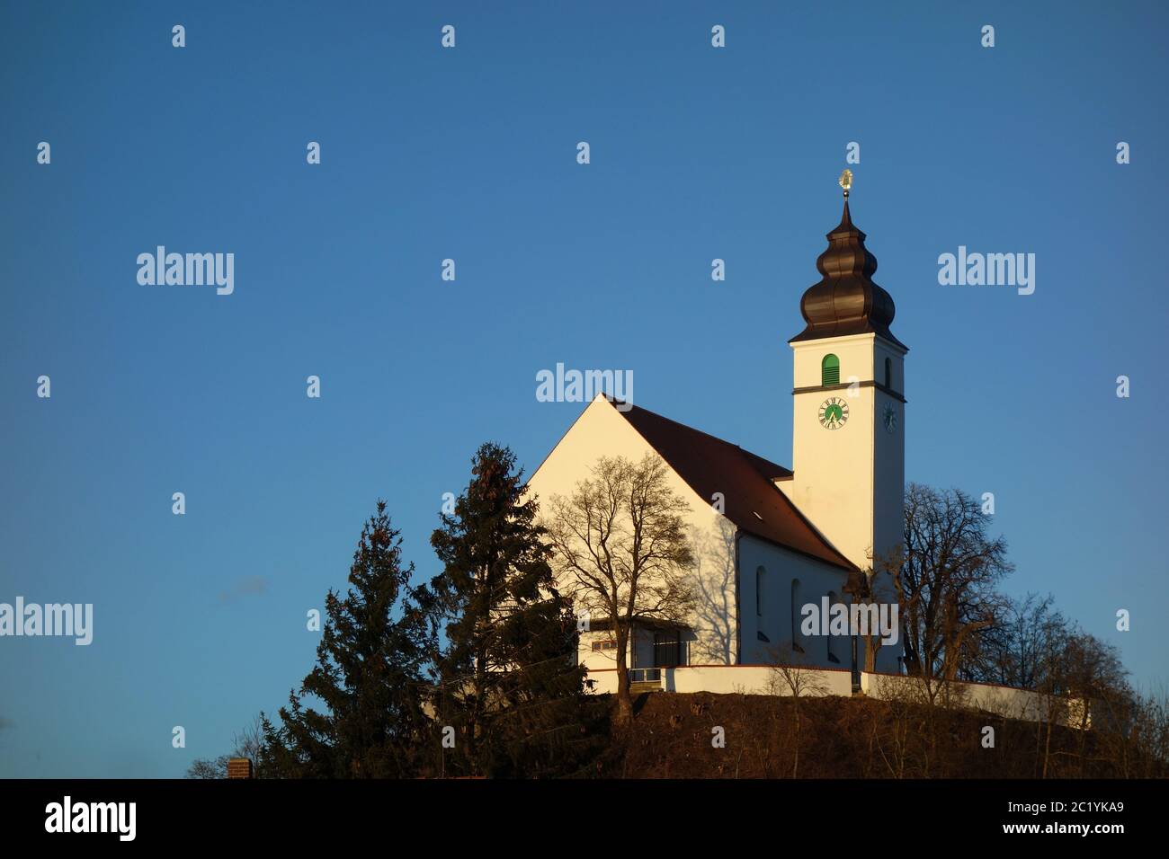 Katholische Kirche der Himmelfahrt in Hengersberg in Bayern Stockfoto