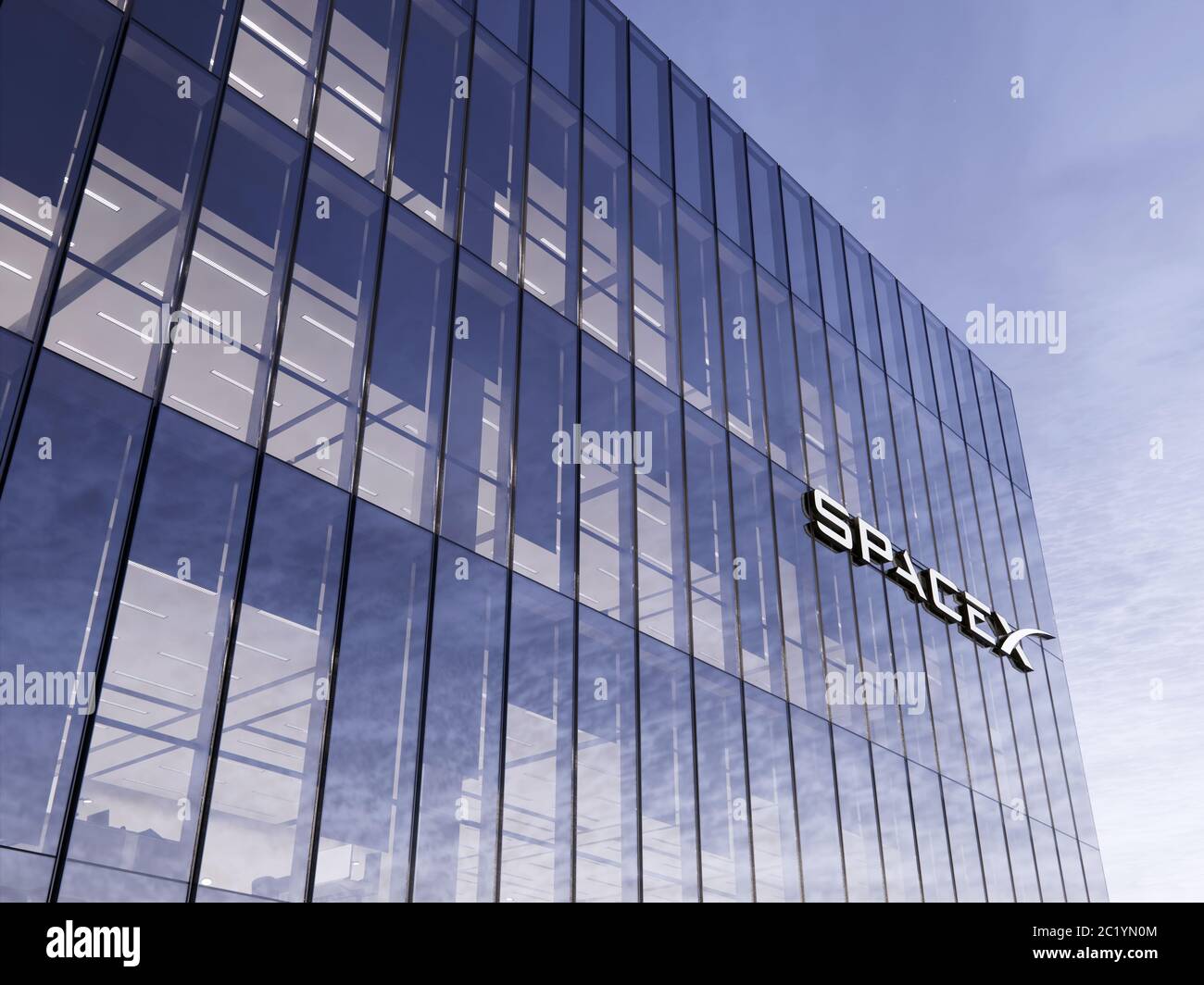 15. Juni 2020, nur redaktionelle Verwendung, 3D CGI. Space X Signage Logo auf Glasgebäude. Arbeitsplatz in der Hauptverwaltung des Hochhausbüros bei Nacht. Stockfoto