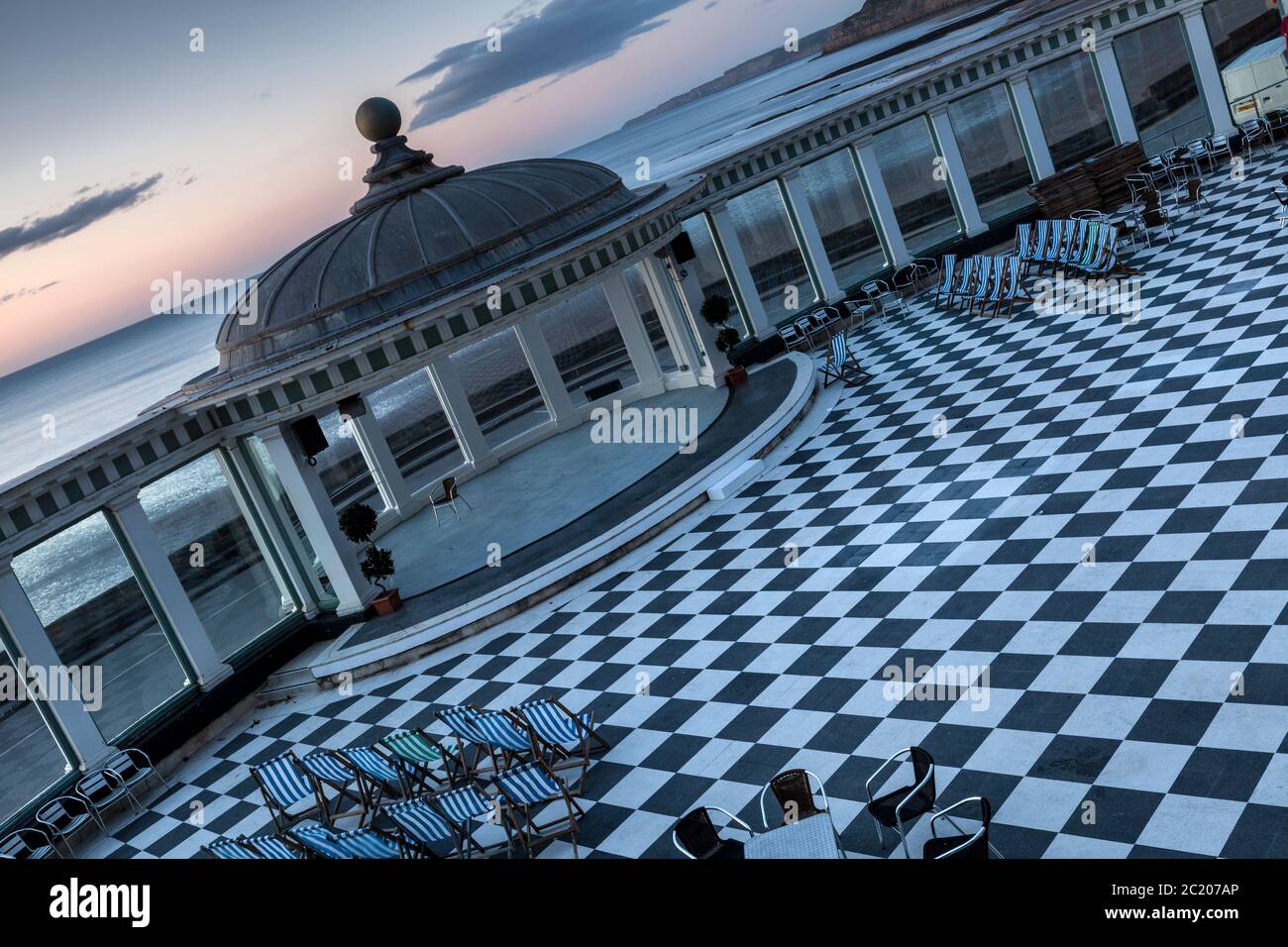 The Spa, Sonnenaufgang, South Beach, Scarborough, East Yorkshire, England Stockfoto