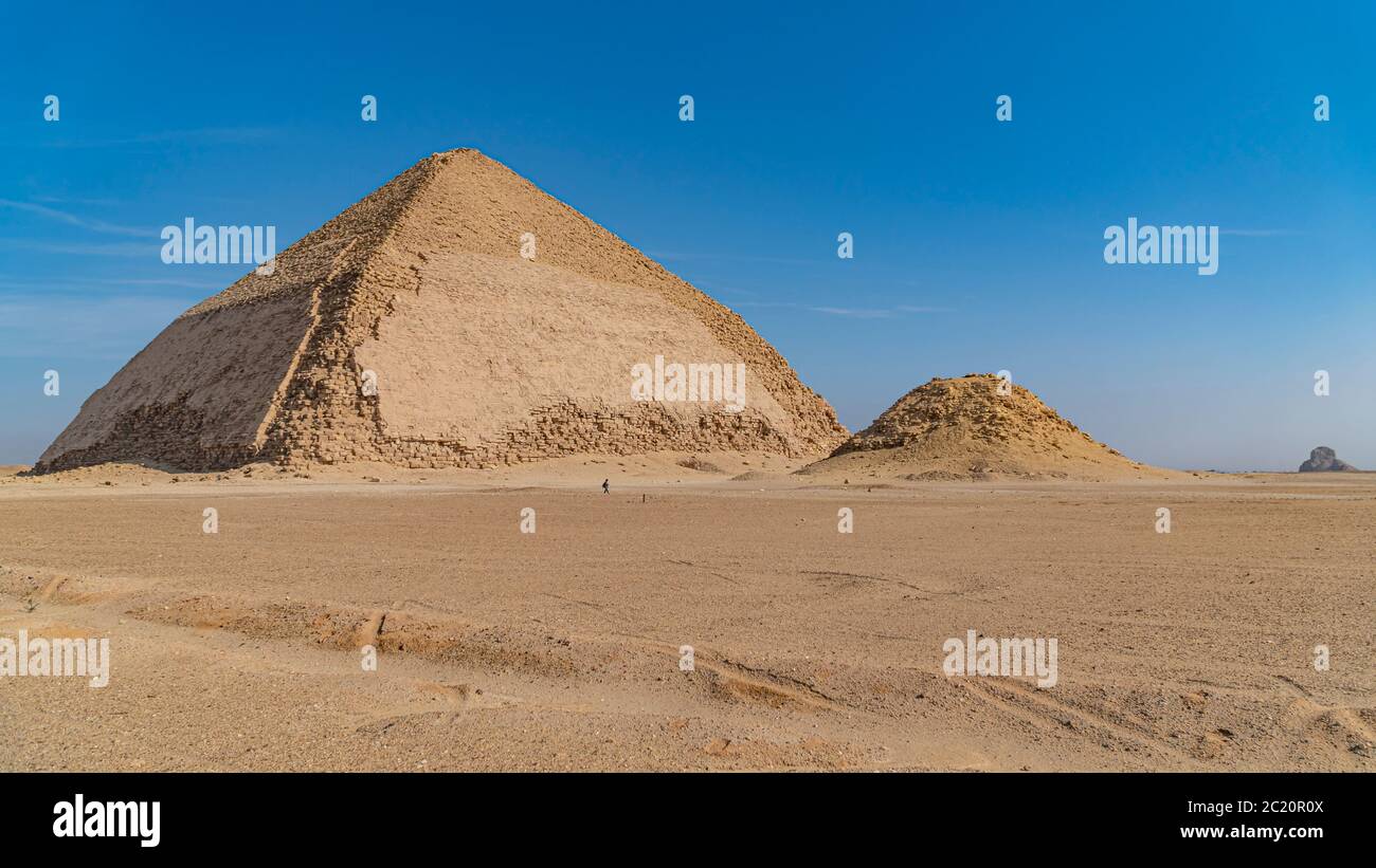 Bent Pyramid, die Bent Pyramid ist eine alte ägyptische Pyramide an der königlichen Nekropole von Dahshur, etwa 40 Kilometer südlich von Kairo, Stockfoto