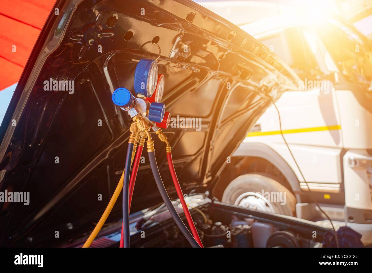 Messgerät, Luftfilter und automatische Wartung einstellen. Stockfoto