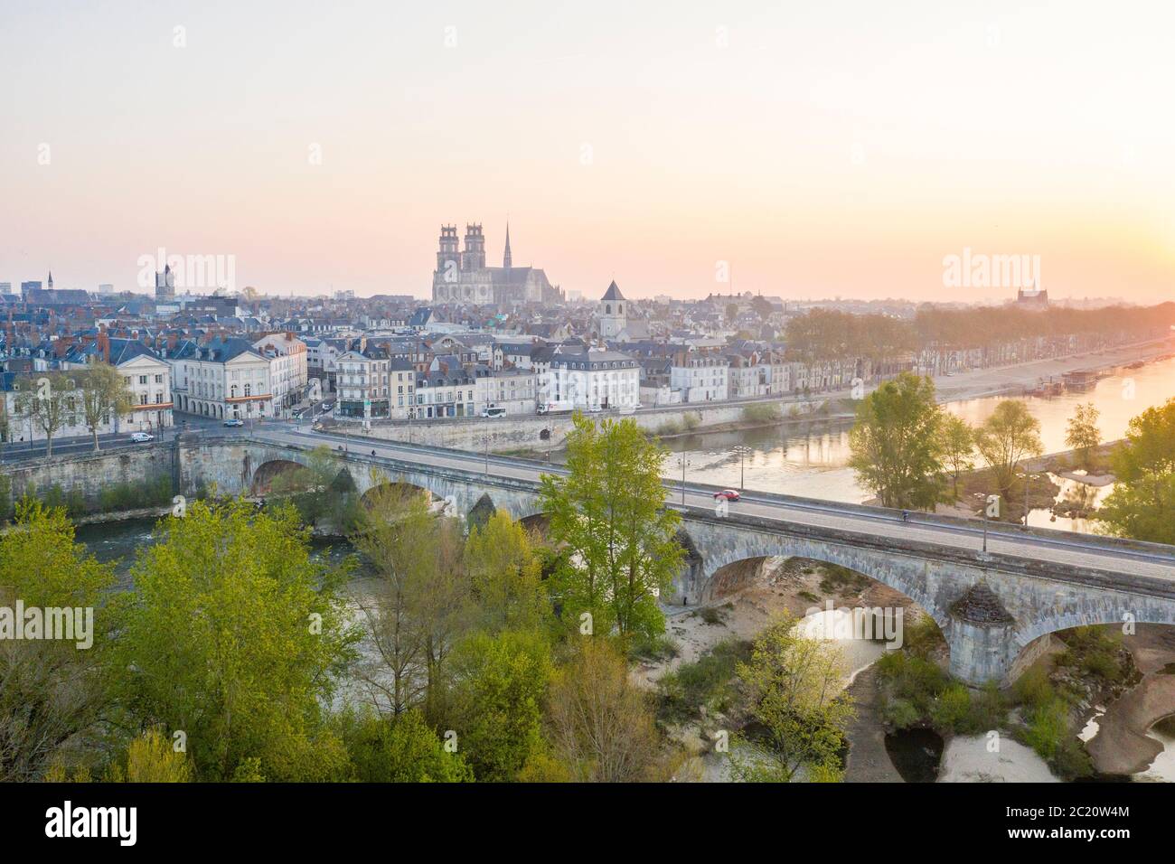 Frankreich, Loiret, Loire-Tal als Weltkulturerbe der UNESCO, Orleans, (Luftaufnahme) // Frankreich, Loiret (45), Val de Loire classé Patrimoine Mondial Stockfoto