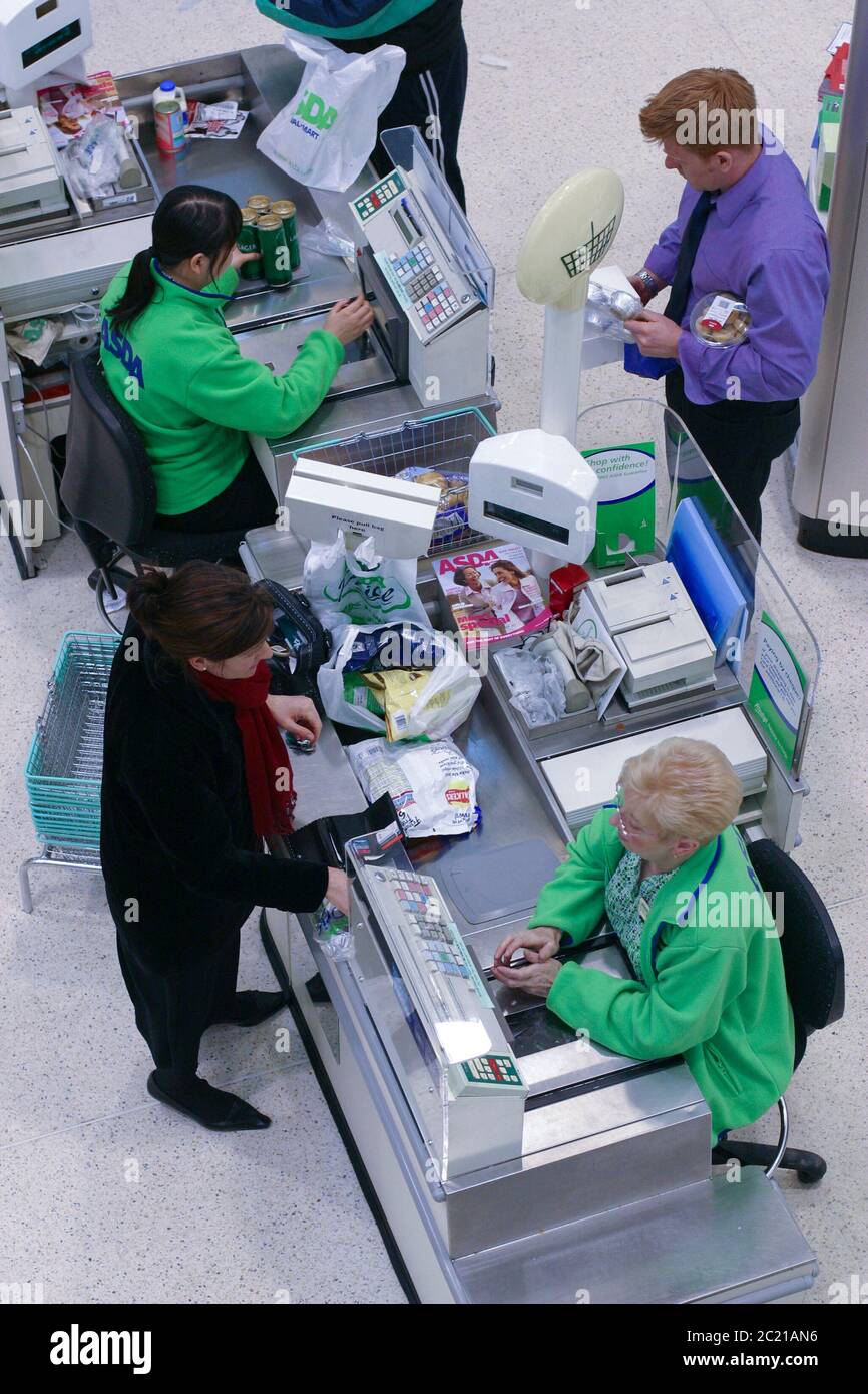 Asda Wal Mart Supermarkt in Sheffield England Foto: David Levenson Stockfoto