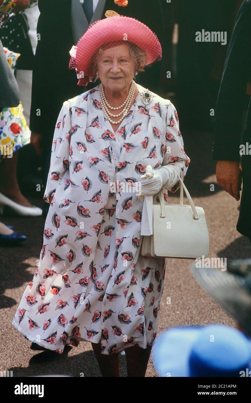 Königin Elizabeth, die Königinmutter Teilnahme an Royal Ascot, Berkshire, England, UK. Ca. 1989 Stockfoto