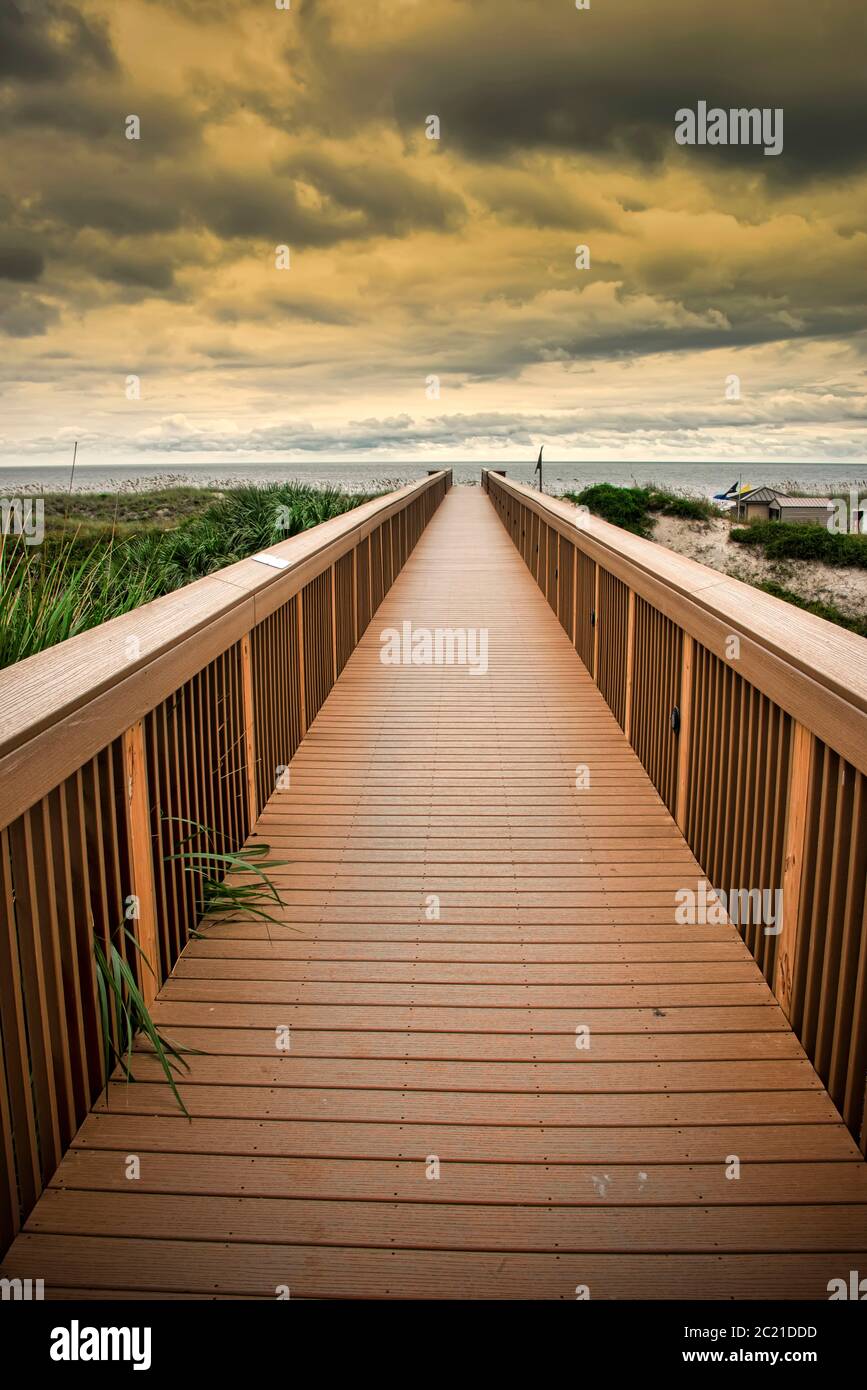 Promenade, die zum Fernandina Beach auf Amelia Island, Florida führt Stockfoto