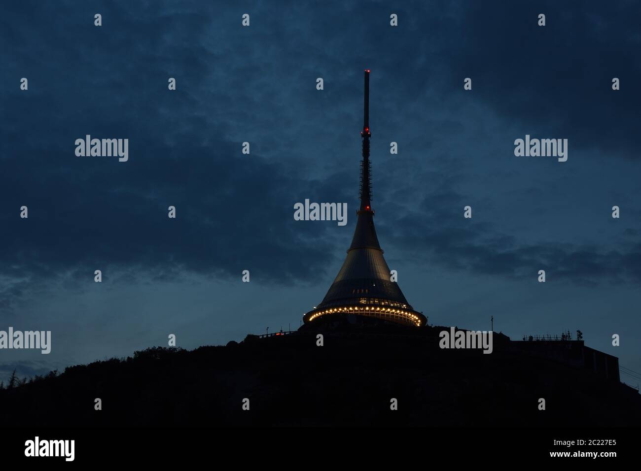 Blick auf JeÅ¡tÄ›d in der Nacht Stockfoto